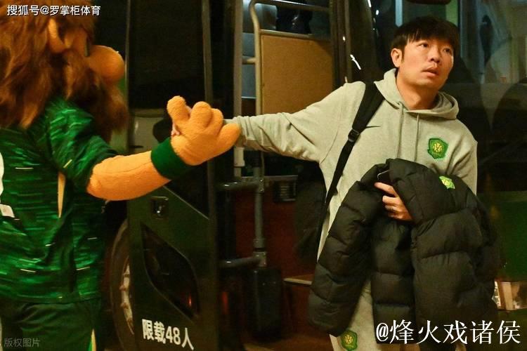 张稀哲34岁或回归国足?邵佳一回应引球迷热议! 张稀哲34岁或回归国足?邵佳一回应引球迷热议!